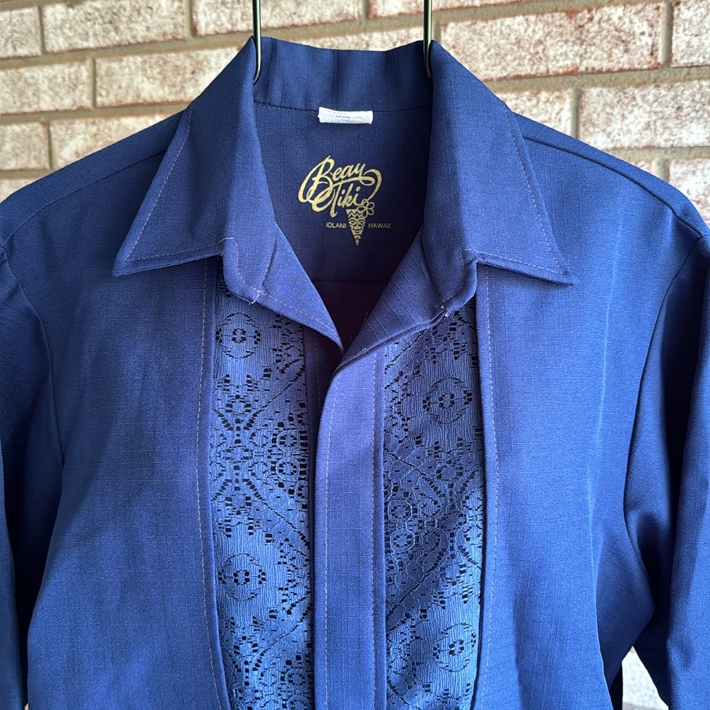 Lnos Ionlani Beau Tiki Navy Hawaiian wedding Shirt M knit & Lace